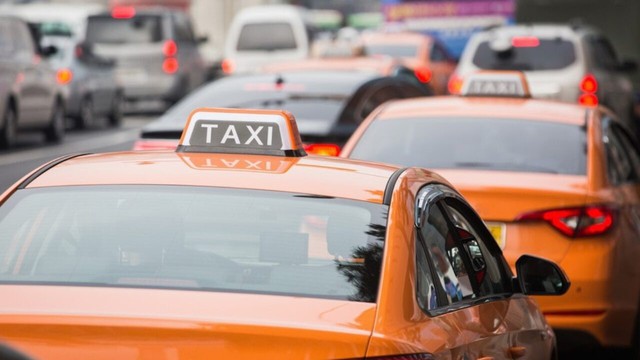 Hàn Quốc khủng hoảng taxi: Người dân khó đặt xe ban đêm, tài xế trẻ đồng loạt bỏ việc - Ảnh 2.