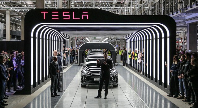 Tesla bị nghi ngờ không thể tăng trưởng 50%, lần đầu tiên không thể đẩy sản lượng xe bàn giao hàng quý - Ảnh 1.