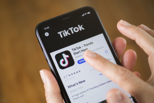 Chuyện gì đang xảy ra với TikTok: Bị tố truy cập dữ liệu quá mức 1 lần/giờ, rủi ro ‘bay’ khỏi các kho ứng dụng, nhiều giám đốc đồng loạt bỏ đi - Ảnh 2.