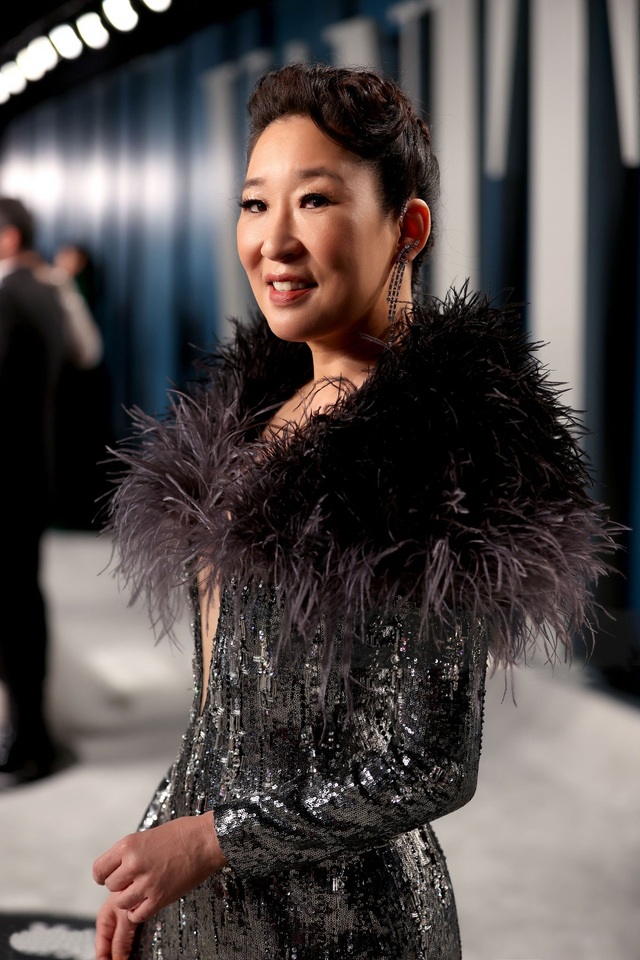 Sandra Oh, niềm kiêu hãnh của điện ảnh châu Á tại Hollywood, lộng lẫy trong thiết kế của nhà mốt Công Trí  - Ảnh 1.