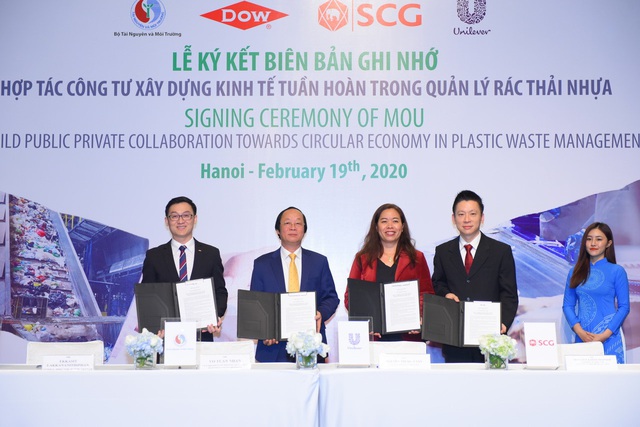 Lọt top 5 nước xả rác thải nhựa nhiều nhất thế giới, Việt Nam lần đầu ký hợp tác công tư để giải quyết bài toán môi trường - Ảnh 1.