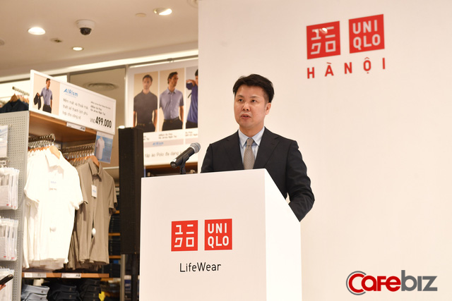 9h30 sáng 6/3, cửa hàng Uniqlo đầu tiên tại Hà Nội chính thức mở cửa, TGĐ Uniqlo Việt Nam cho biết sẽ mở thêm 3 cửa hàng tại Thủ đô - Ảnh 2.